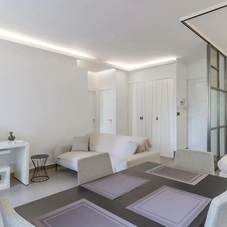 Private Furnished Apartment Ideally Located in The Carré d'Or Nizza Esterno foto
