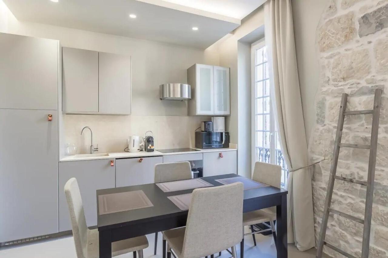 Private Furnished Apartment Ideally Located in The Carré d'Or Nizza Esterno foto