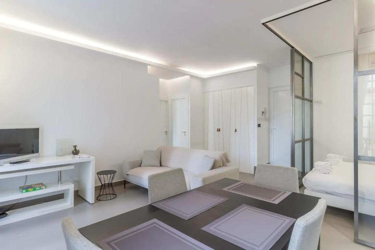Private Furnished Apartment Ideally Located in The Carré d'Or Nizza Esterno foto