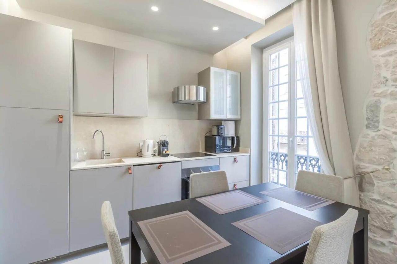 Private Furnished Apartment Ideally Located in The Carré d'Or Nizza Esterno foto